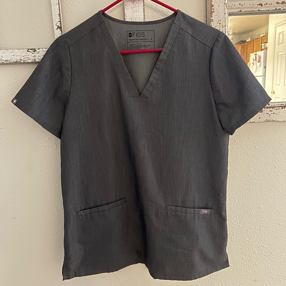 Women’s Figs Casma three pocket scrub top